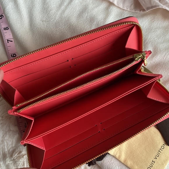 AUTHENTIC Louis Vuitton wallet - Picture 11 of 14